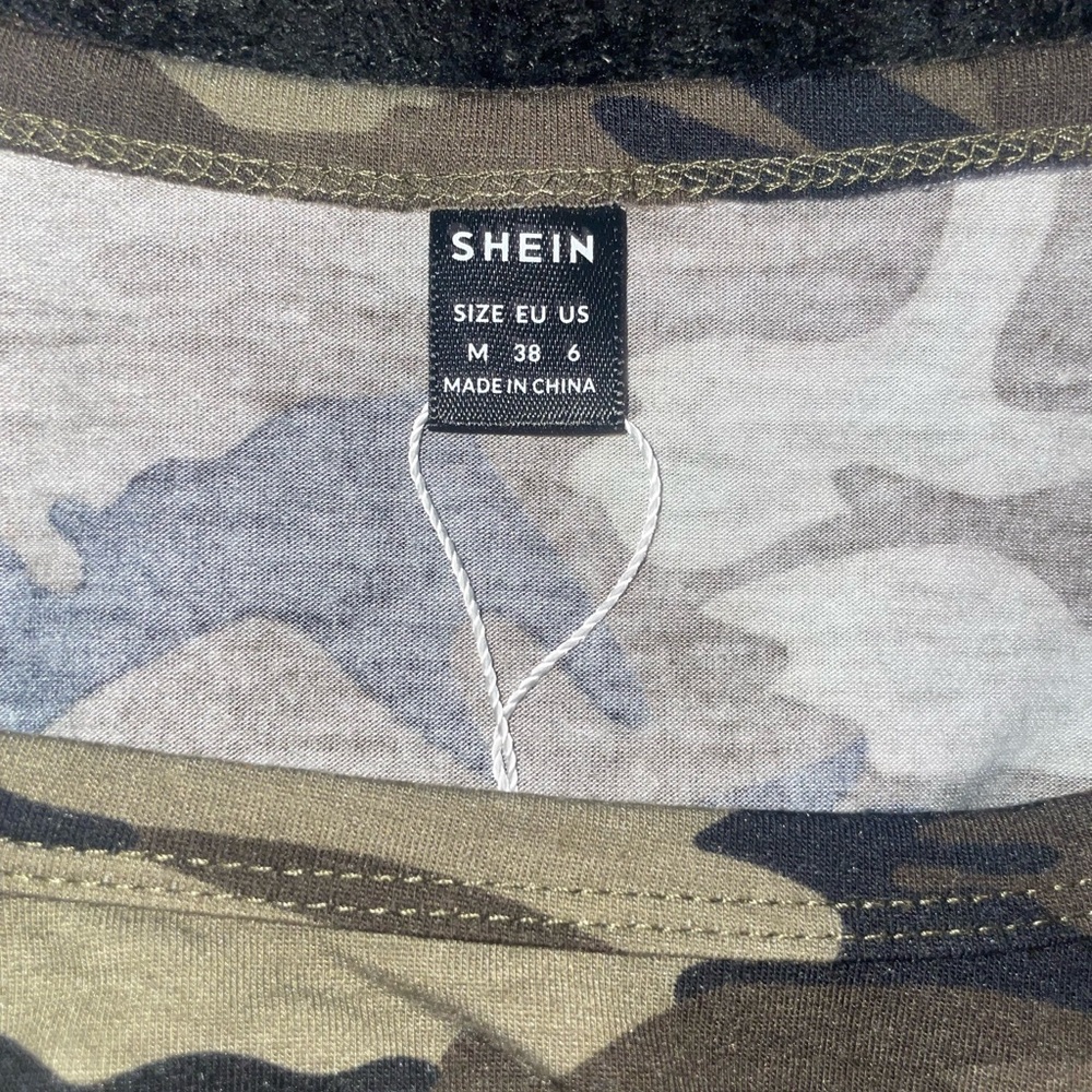 Long sleeve camo crop top